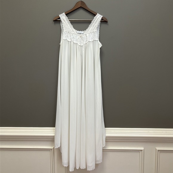VTG Miss Elaine Nightgown 60s/70s White Nylon w/ Lace & Embroidered Satin Yoke - Picture 1 of 7
